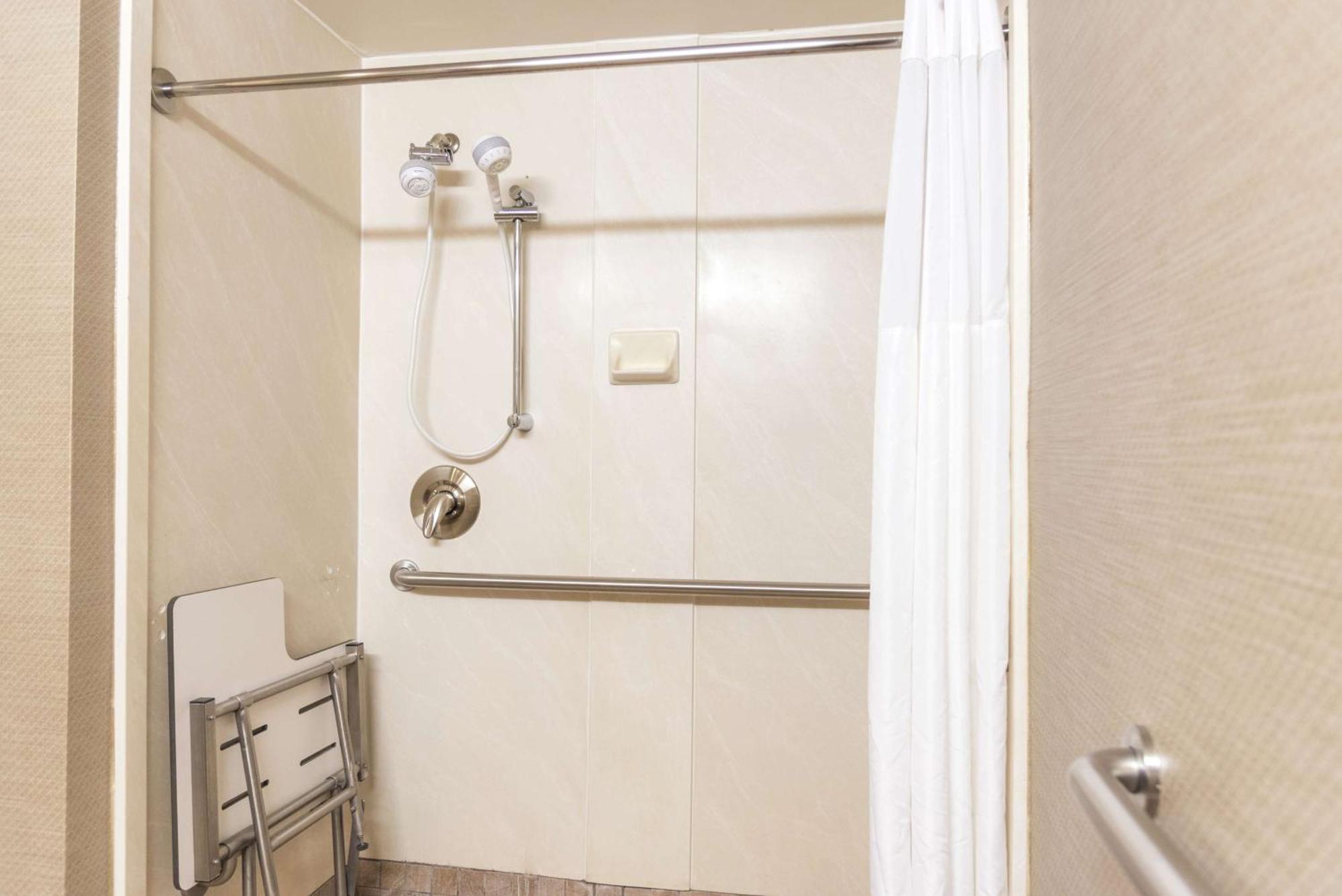 Hampton Inn Muskegon Muskegon Heights Экстерьер фото